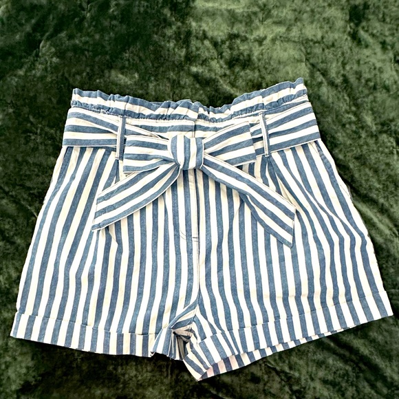 Striped Tie-Waist Shorts High-rise - Picture 1 of 3